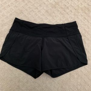 black lululemon shorts